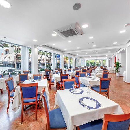 Hotel Zanarini In Centro A Riccione Bagian luar foto