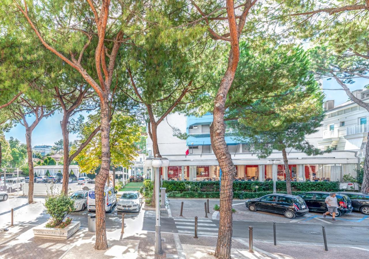 Hotel Zanarini In Centro A Riccione Bagian luar foto