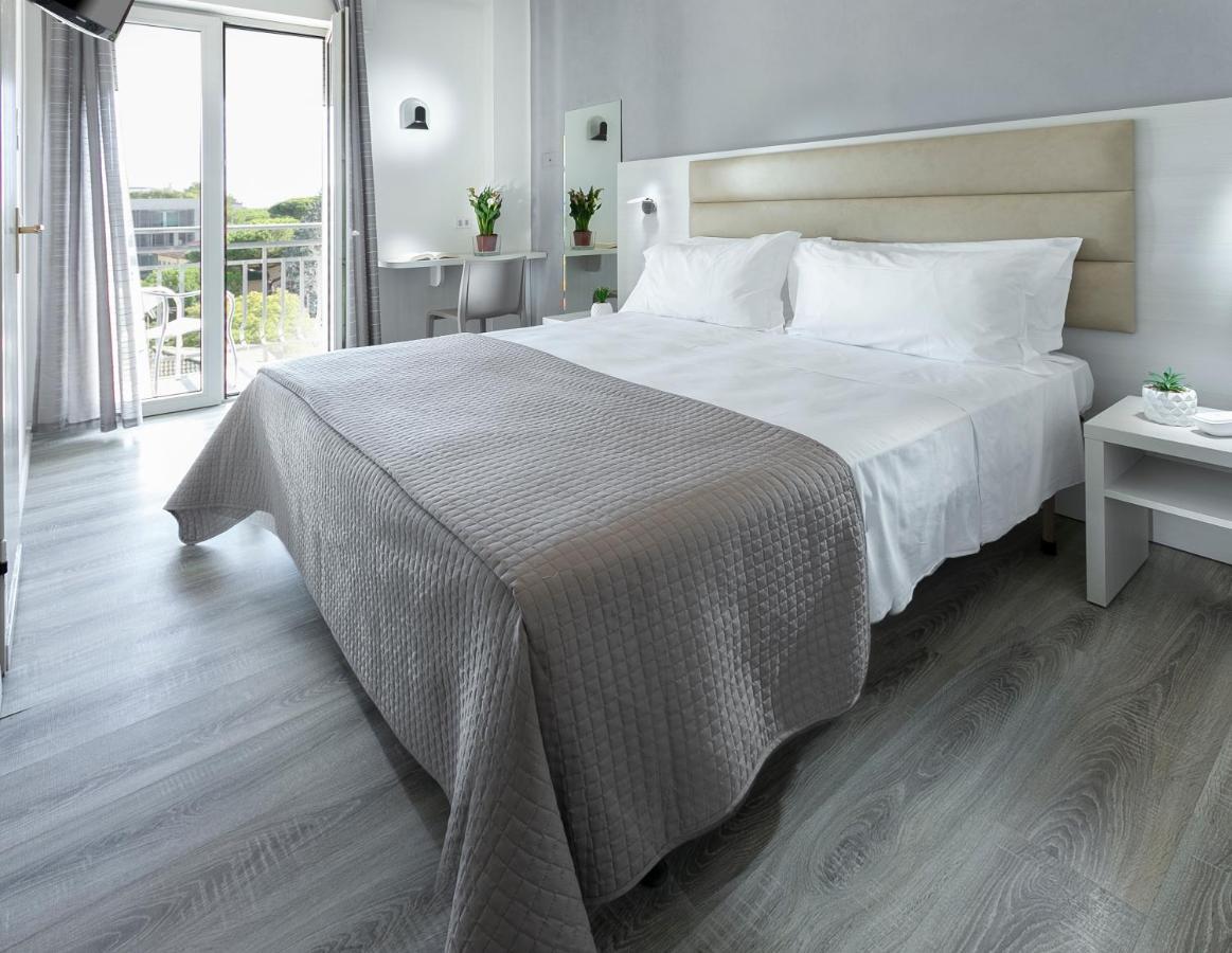 Hotel Zanarini In Centro A Riccione Bagian luar foto
