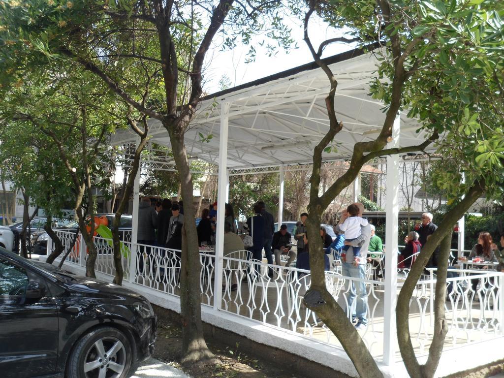 Hotel Zanarini In Centro A Riccione Bagian luar foto