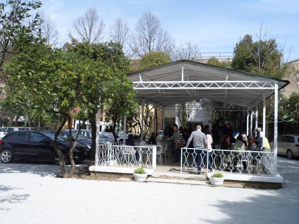 Hotel Zanarini In Centro A Riccione Bagian luar foto