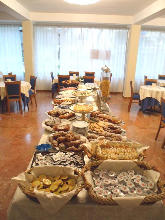 Hotel Zanarini In Centro A Riccione Bagian luar foto