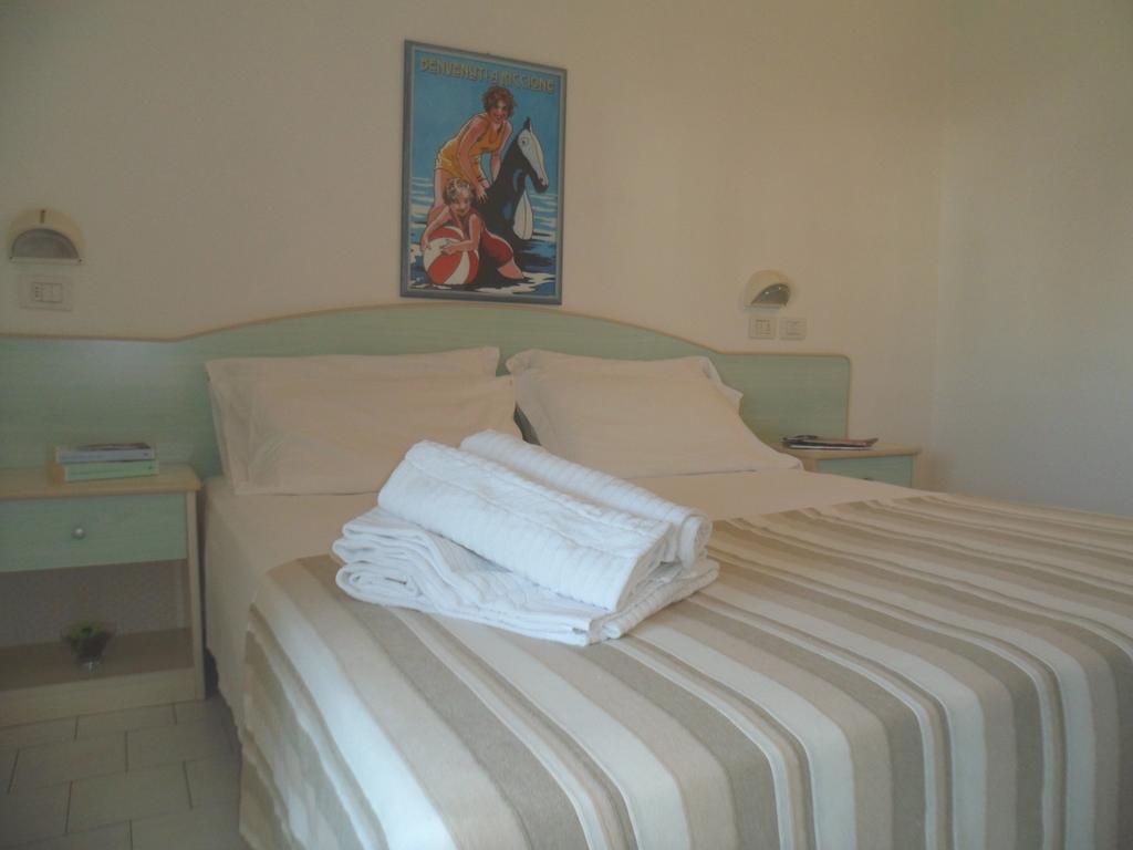 Hotel Zanarini In Centro A Riccione Bagian luar foto