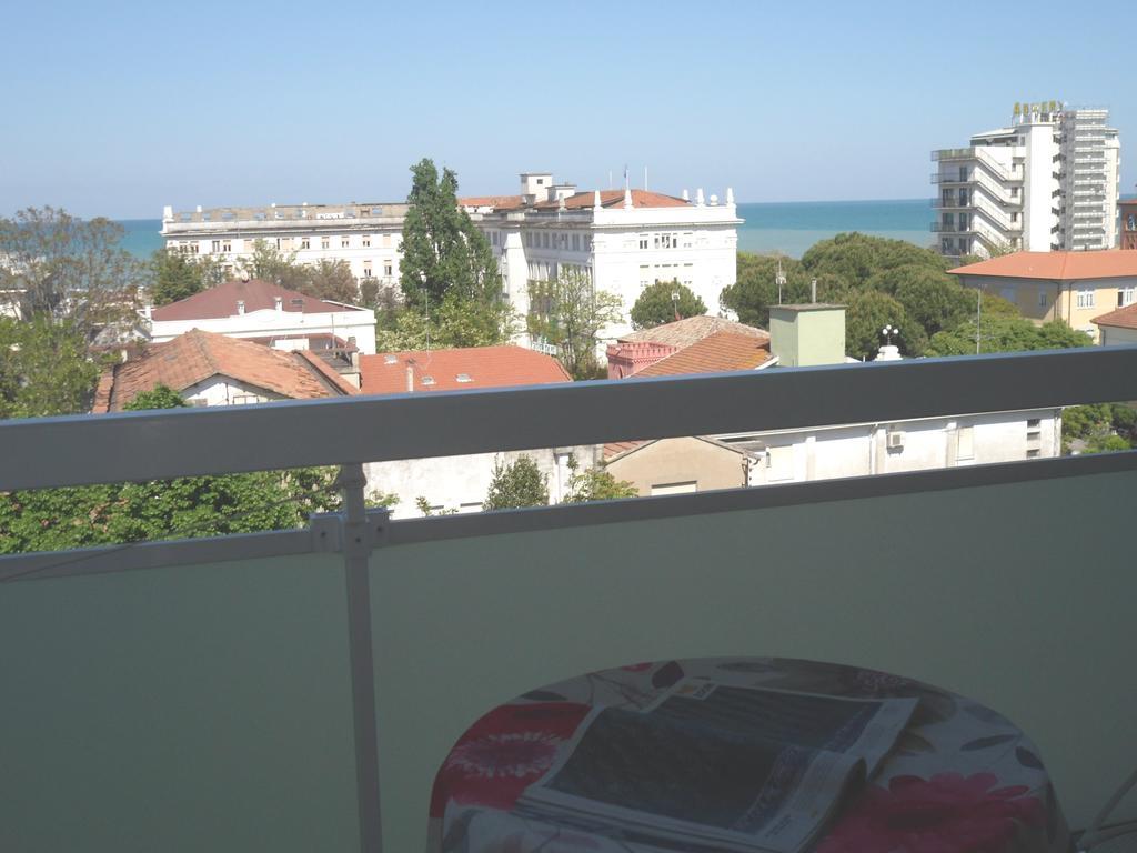 Hotel Zanarini In Centro A Riccione Bagian luar foto