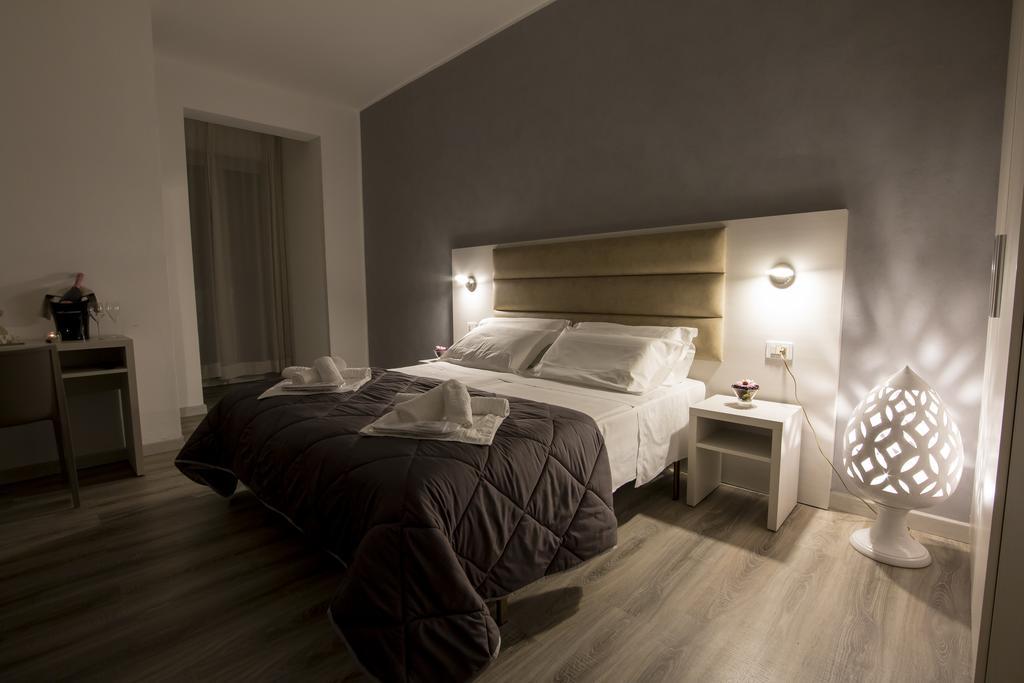 Hotel Zanarini In Centro A Riccione Bagian luar foto