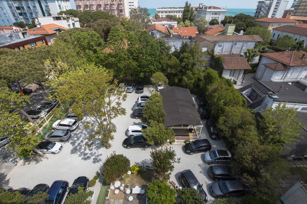Hotel Zanarini In Centro A Riccione Bagian luar foto