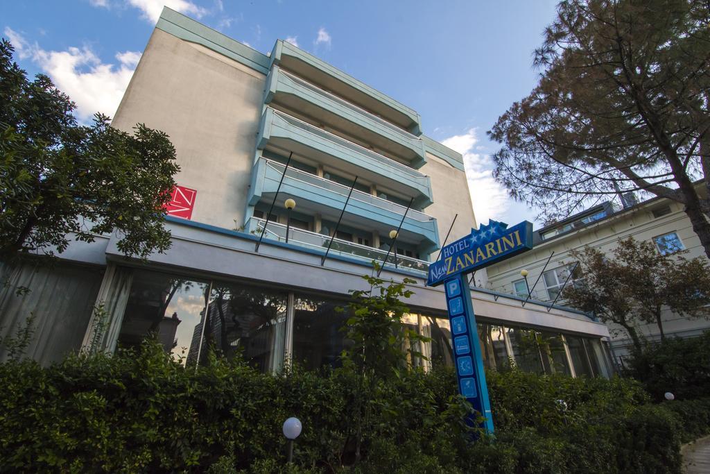 Hotel Zanarini In Centro A Riccione Bagian luar foto