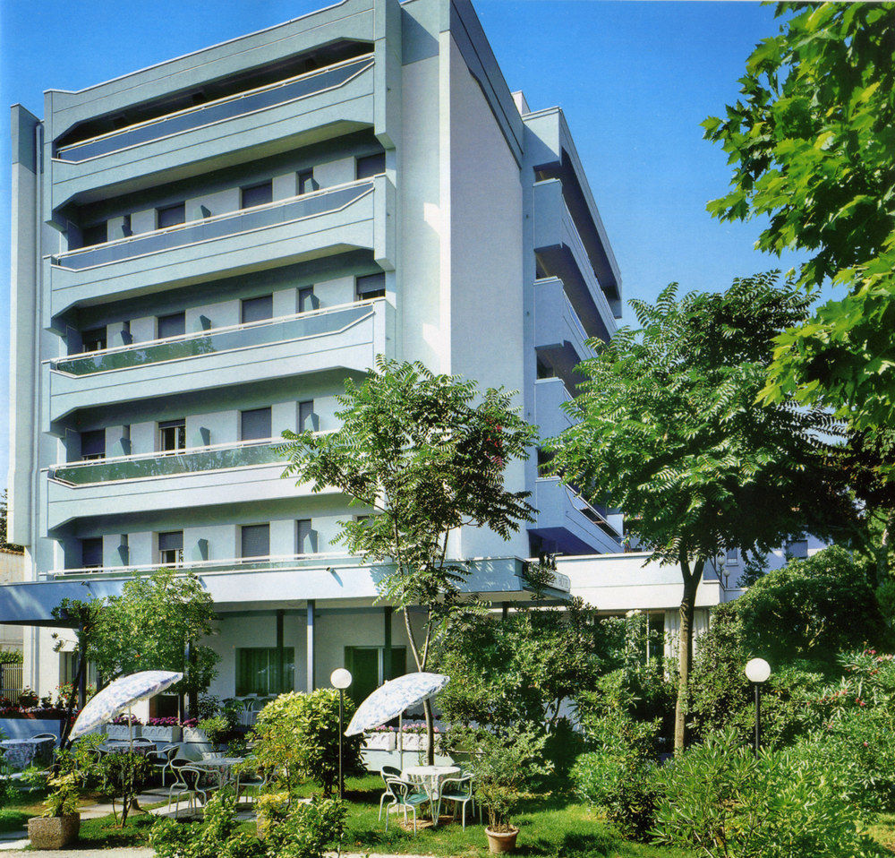 Hotel Zanarini In Centro A Riccione Bagian luar foto