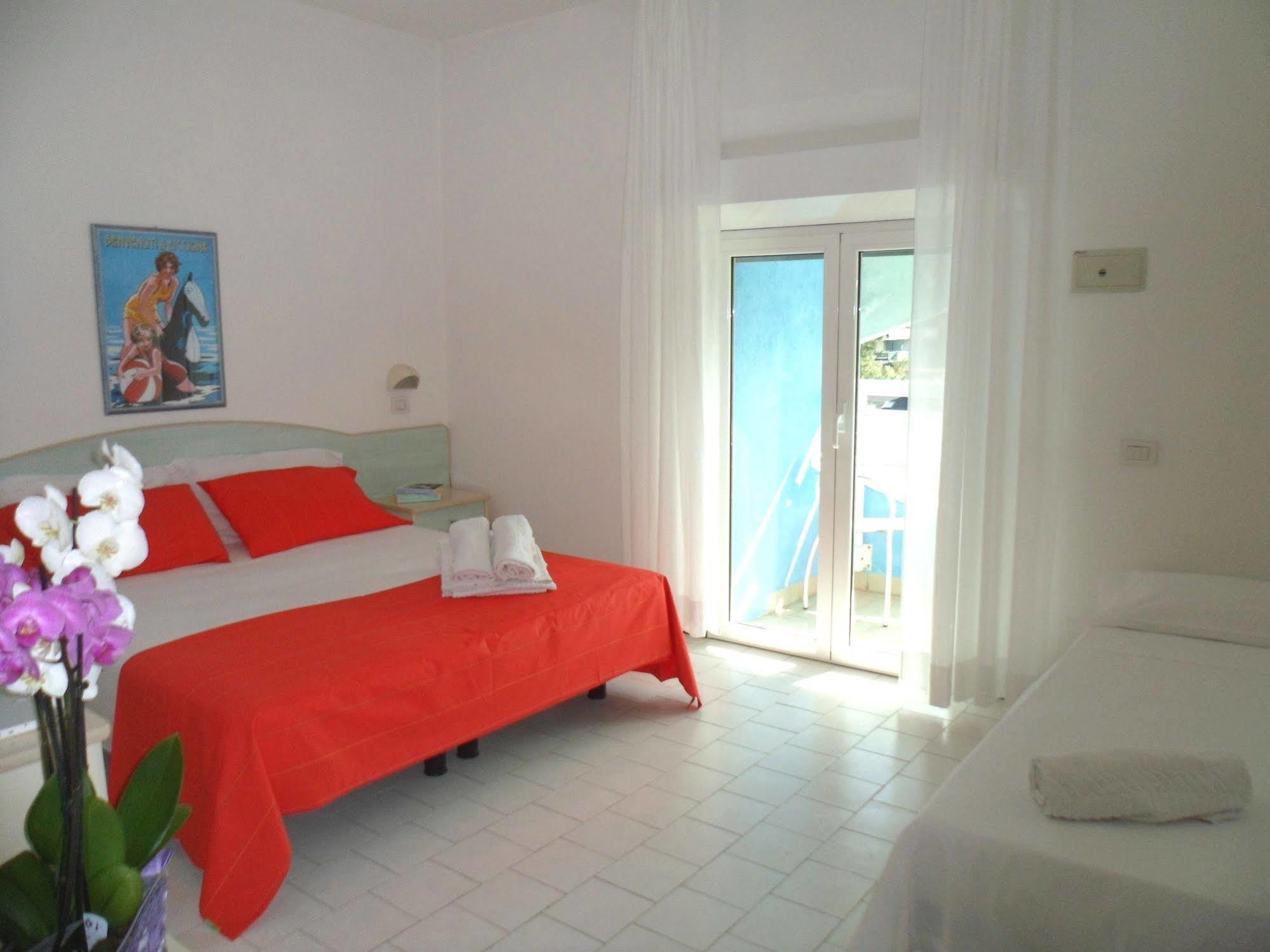 Hotel Zanarini In Centro A Riccione Bagian luar foto
