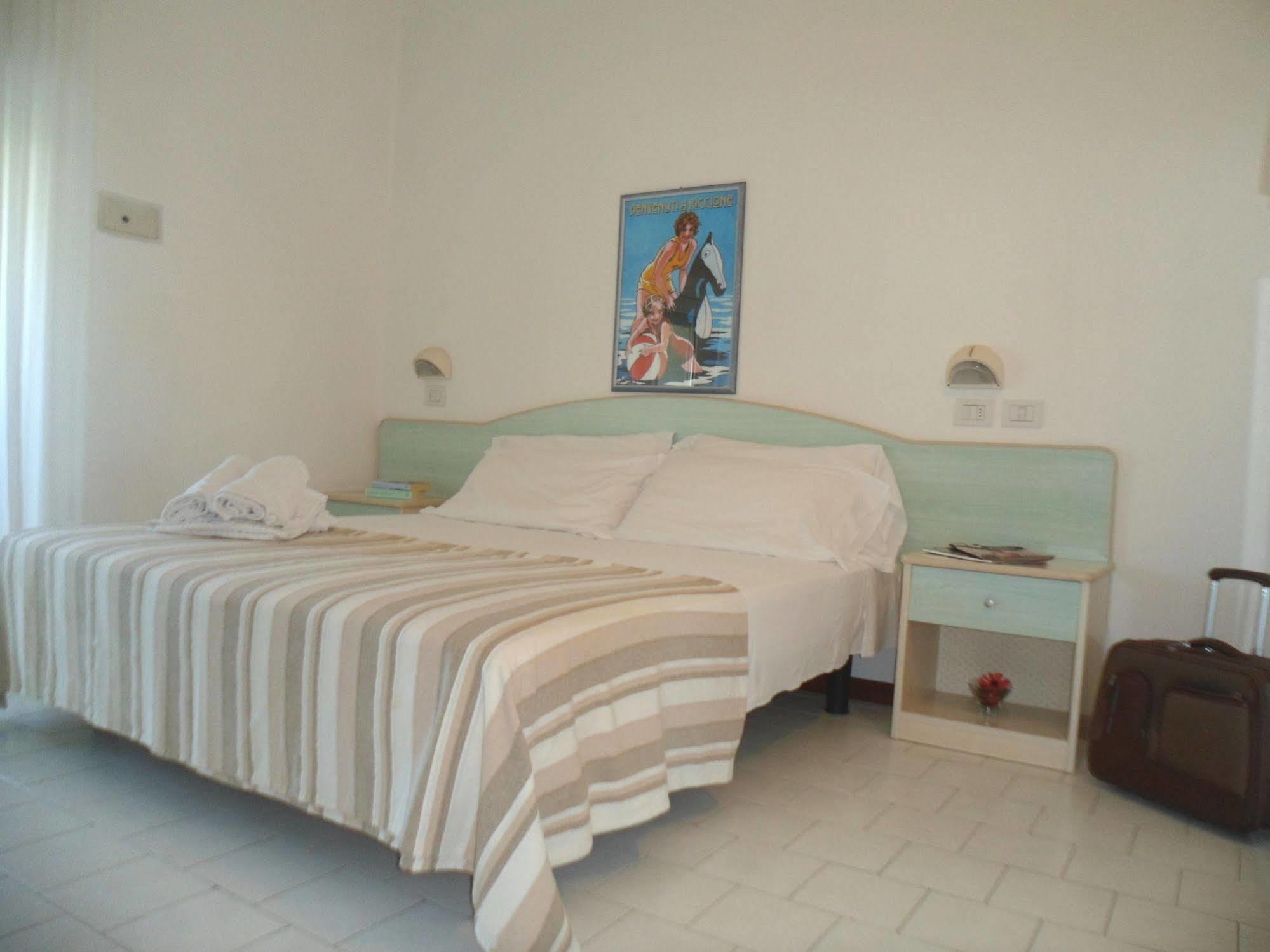 Hotel Zanarini In Centro A Riccione Bagian luar foto