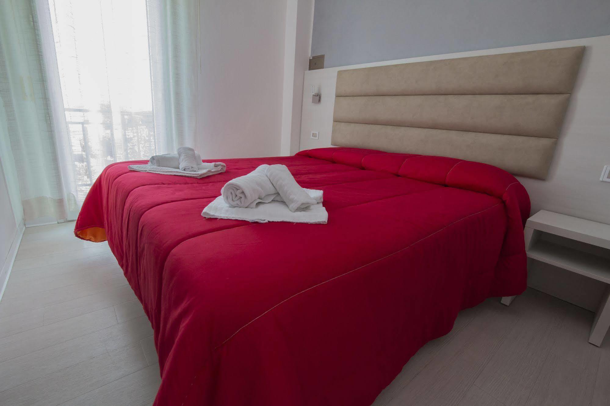 Hotel Zanarini In Centro A Riccione Bagian luar foto