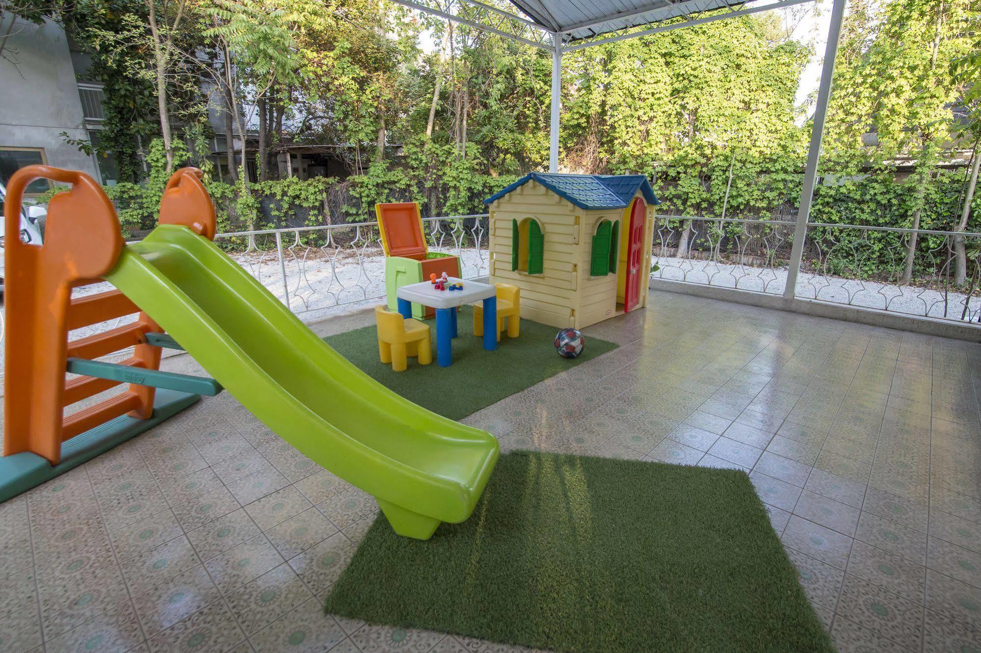 Hotel Zanarini In Centro A Riccione Bagian luar foto